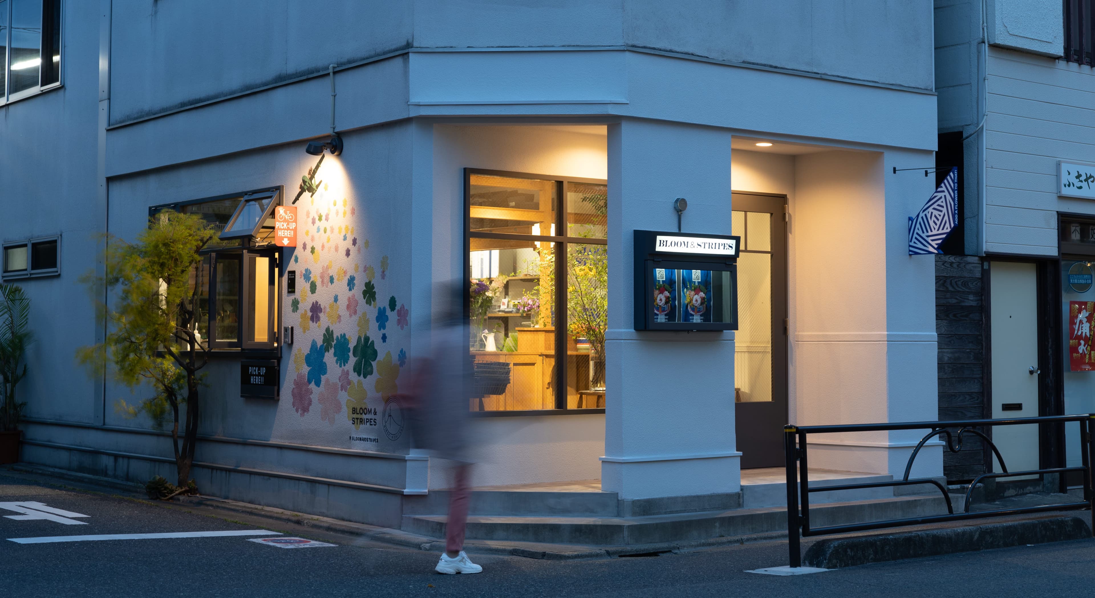 夕暮れの BLOOM&STRIPES 自由が丘店